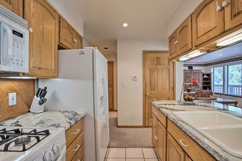 Apartment (2 Bedrooms) | Private kitchen | Microwave, oven, stovetop, dishwasher