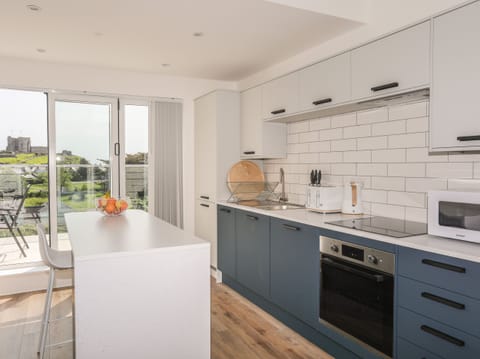 Fridge, dishwasher, electric kettle, toaster