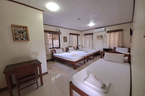 Family Double Room | Desk, free WiFi, bed sheets