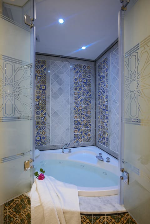 Royal Suite, Multiple Beds, Non Smoking | Bathroom | Separate tub and shower, deep soaking tub, towels, soap