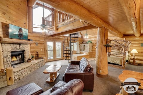 Cabin, 2 Bedrooms | Living area