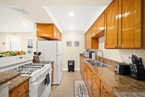 Comfort Apartment | Private kitchen | Full-size fridge, microwave, oven, stovetop