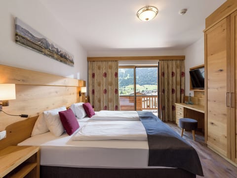 1 bedroom, hypo-allergenic bedding, in-room safe, desk