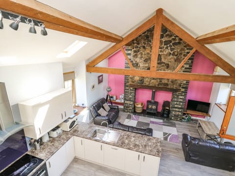 Fridge, dishwasher, electric kettle, cookware/dishes/utensils