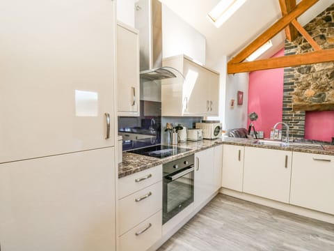 Fridge, dishwasher, electric kettle, cookware/dishes/utensils