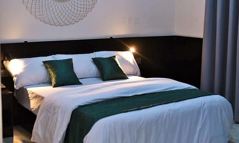 Deluxe Single Room | Egyptian cotton sheets, premium bedding, down comforters