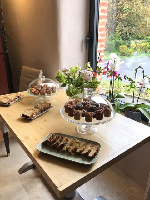 Daily cooked-to-order breakfast (EUR 12 per person)