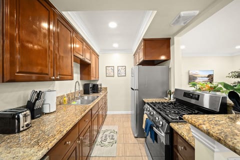 Family Apartment | Private kitchen | Full-size fridge, microwave, oven, stovetop