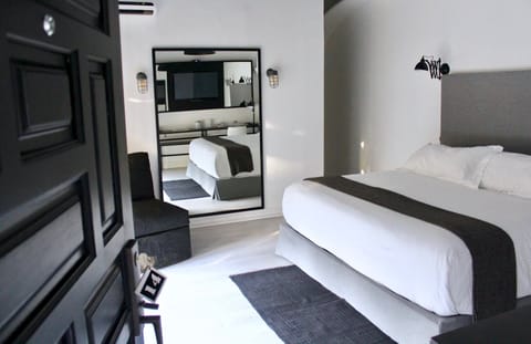 King Plus Balcony | In-room safe, soundproofing, free WiFi, bed sheets