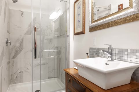 La Grande Chambre | Bathroom | Free toiletries, hair dryer, bathrobes, towels