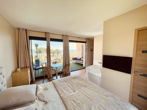 Panoramic Double Room, Private Bathroom, Lake View (LA SALINE) | Premium bedding, individually decorated, free WiFi, bed sheets