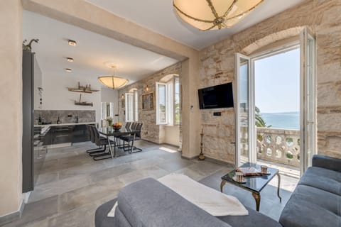 Grand Apartment with Sea View and Balcony | Living area | 100-cm flat-screen TV with satellite channels, TV