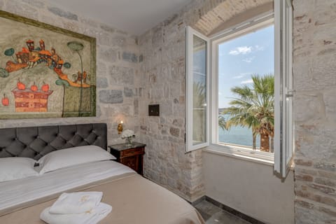 Grand Apartment with Sea View and Balcony | 1 bedroom, in-room safe, free WiFi