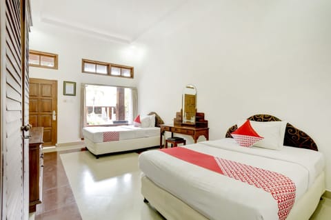 Deluxe Twin Room | Laptop workspace, free WiFi, bed sheets