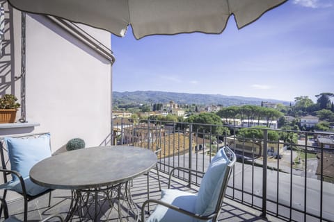 Deluxe Apartment | Balcony