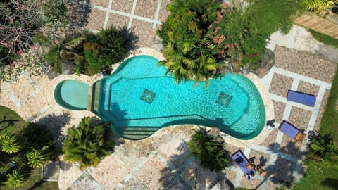 2 outdoor pools