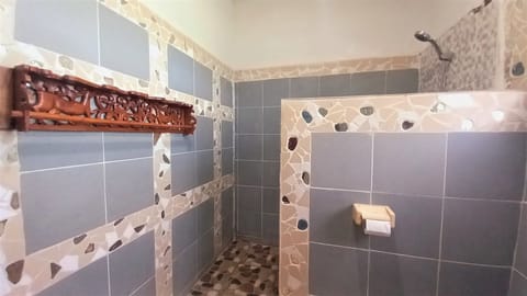 Standard Double Room | Bathroom | Shower, bidet, towels, soap