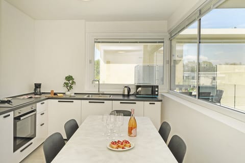 Classic Apartment | Private kitchen | Fridge, microwave, oven, dishwasher