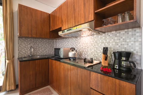 Superior Villa, 2 Bedrooms, Private Pool, Garden View | Private kitchenette | Fridge, microwave, oven, stovetop