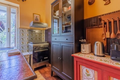 City Apartment | Private kitchen | Fridge, microwave, stovetop, espresso maker