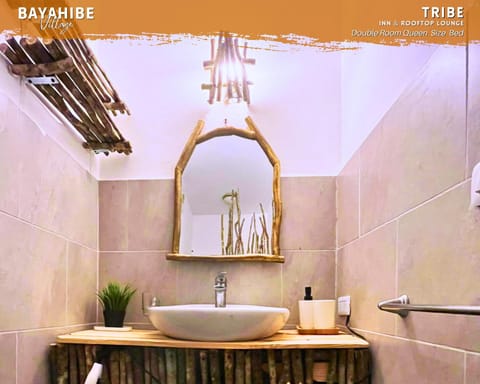 Superior Double Room, Pool View | Bathroom | Shower, hair dryer, bidet, towels