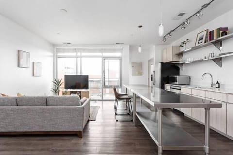 Apartment | Living area | Smart TV, Netflix, Hulu, streaming services