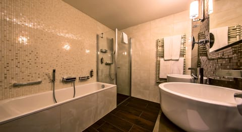 Prestige Suite | Bathroom | Free toiletries, hair dryer, bathrobes, slippers