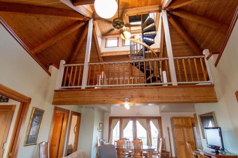 Deluxe Suite, Marina View | Living area | 32-inch flat-screen TV with satellite channels