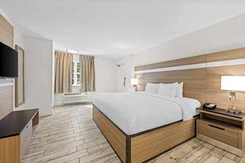 Room, 1 King Bed, Accessible, Non Smoking | Free WiFi, bed sheets