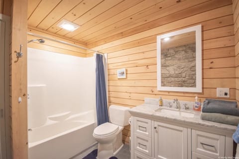 Cottage, Multiple Beds, Ocean View | Bathroom | Towels, toilet paper