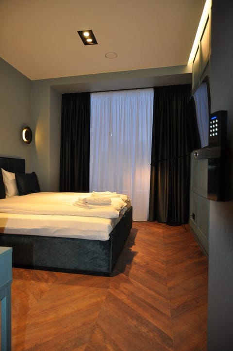 Double or Twin Room | Soundproofing, free WiFi, bed sheets