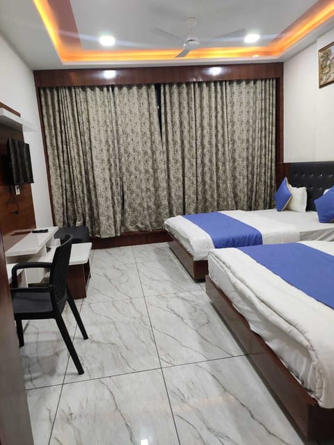 Deluxe Triple Room | Desk, free WiFi