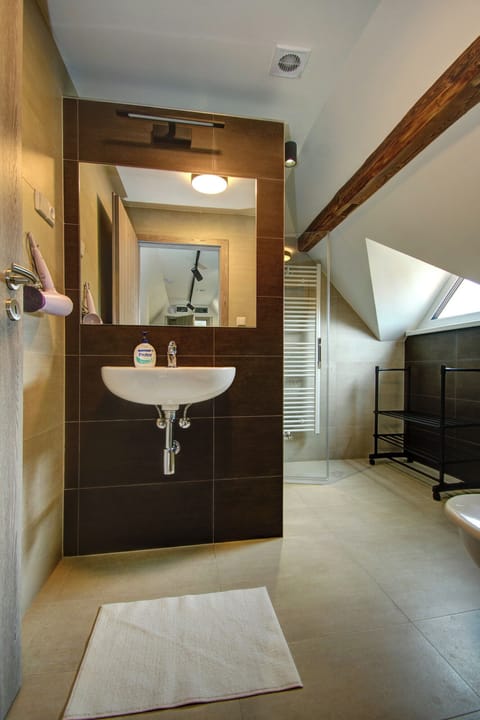 Exclusive Studio Suite | Bathroom