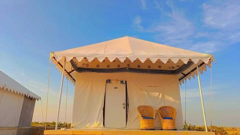 Luxury Tent | Individually decorated, individually furnished, desk