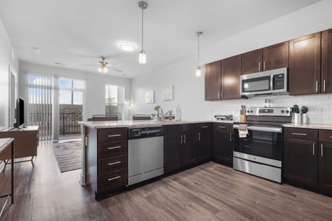 Apartment, 2 Bedrooms | Private kitchen | Fridge, microwave, oven, stovetop