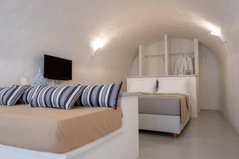 Executive Studio | Memory foam beds, individually decorated, individually furnished