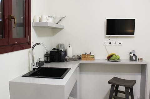 Junior Suite | Private kitchen | Mini-fridge, espresso maker, coffee/tea maker, electric kettle