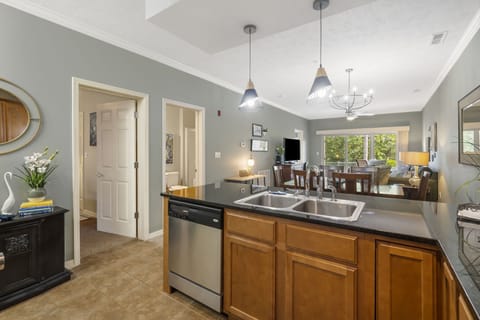 Condo, Multiple Beds, Jetted Tub, Garden View | Private kitchen | Fridge, microwave, oven, stovetop