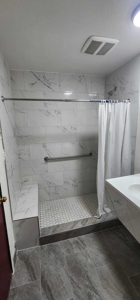 Economy Single Room, Shared Bathroom | Shared bathroom