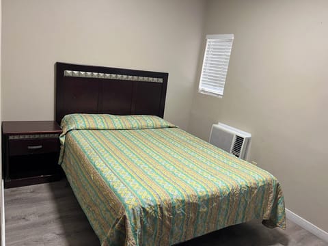 Economy Single Room, Shared Bathroom | Bed sheets