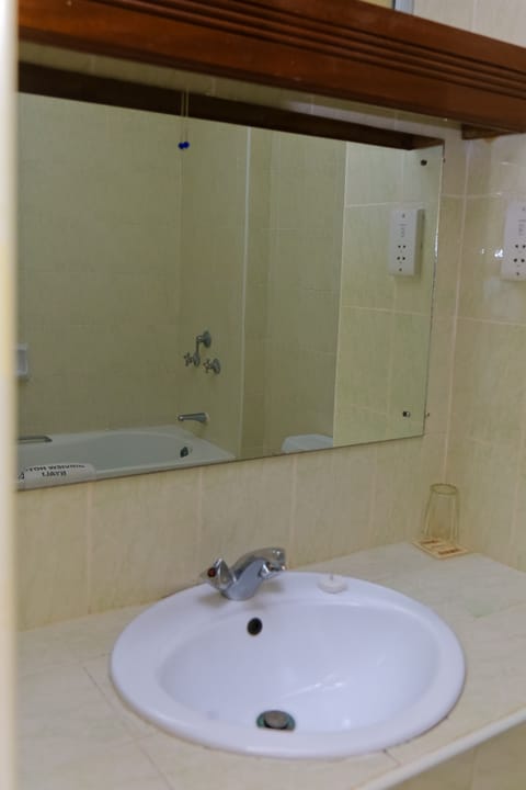 Standard Single Room | Bathroom | Separate tub and shower, free toiletries, towels, soap