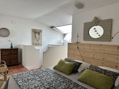 Suite (Sous les toits de provence) | Individually furnished, desk, laptop workspace, free WiFi