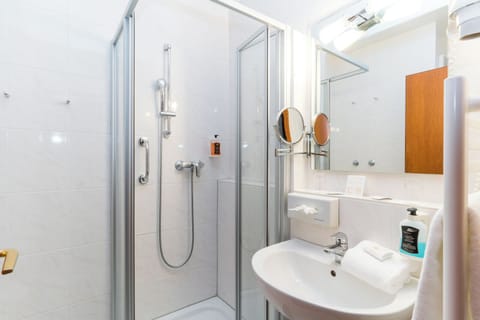 Hypo-allergenic bedding, minibar, in-room safe, individually decorated