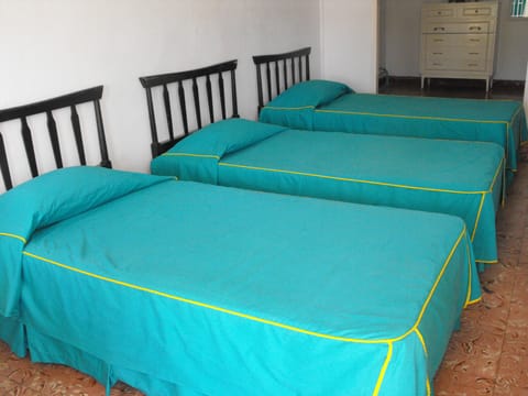 Quadruple Room | Free WiFi, bed sheets