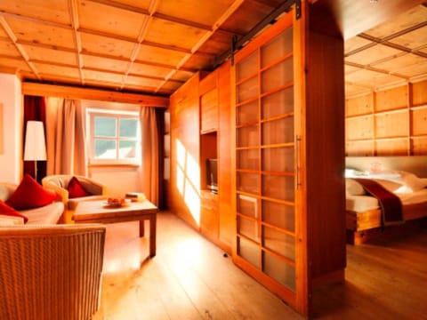 Family Apartment, 1 Double Bed, Non Smoking, Mountain View | Hypo-allergenic bedding, down comforters, minibar, in-room safe