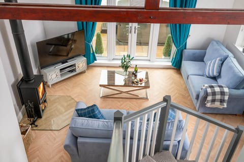 Cottage | Living area | Fireplace