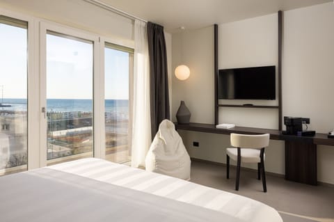 Executive Room, 1 Bedroom, Non Smoking, Sea View | Frette Italian sheets, premium bedding, memory foam beds, in-room safe