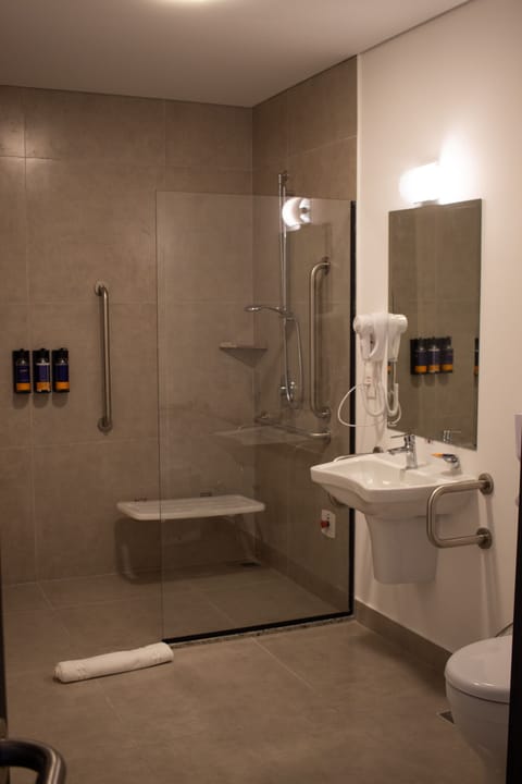 Superior Room | Bathroom | Shower, rainfall showerhead, towels, toilet paper