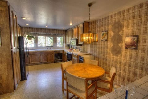 House, 3 Bedrooms | Private kitchen