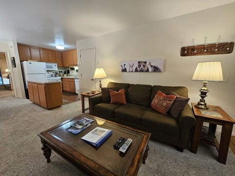Condo, 1 Bedroom | Living area
